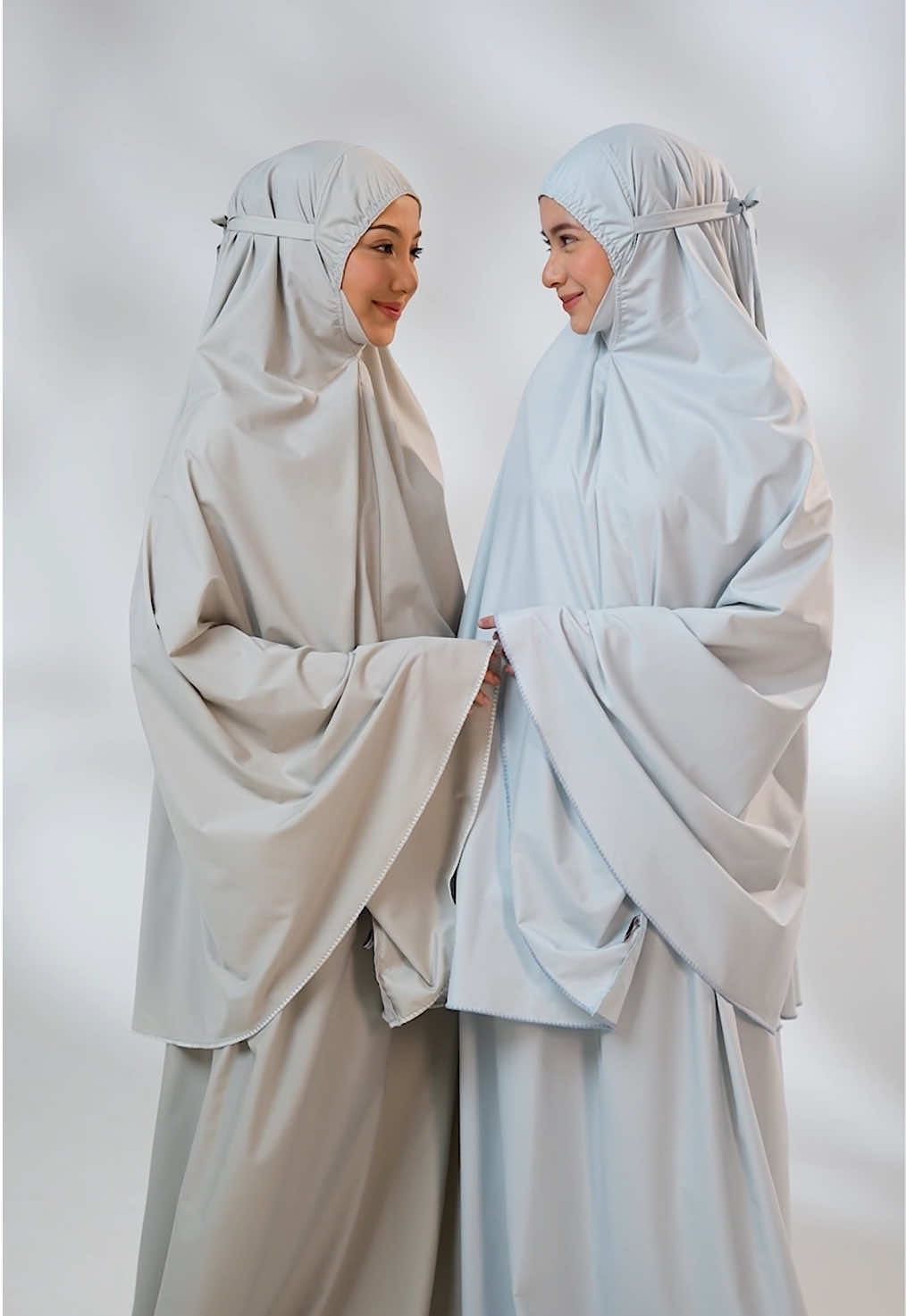 Flair Neola hadir dengan kemasan “shell stitch” yang memberi sentuhan minimalis tapi memikat. Diperbuat daripada fabrik Khadijah Basic Fine yang ringan dan breathable, rekaan ini bukan saja selesa malah tahan lasak dan praktikal. #selesaluarantenangdalaman #lambangcintaabadi 