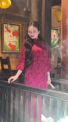 Khoác lên tà áo dài, tâm hồn như hoà vào dòng chảy ngàn đời của dân tộc