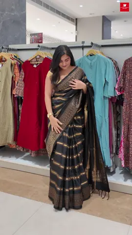 Minimal today 🌸 Statement tomorrow 💫 — the power of a versatile drape. #KalyanSilks #KalyanCloset #Sarees #SareeLove #Saree #Fashion #EthnicFashion #Traditional 