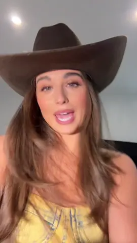 Yellow denim … THOUGHTS PLS #grwm #OOTD #doubledenim #westernootd 