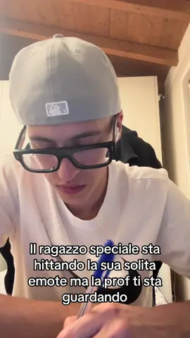 Così non si può giocare #CapCut #ragazzo #speciale #prof #risata 