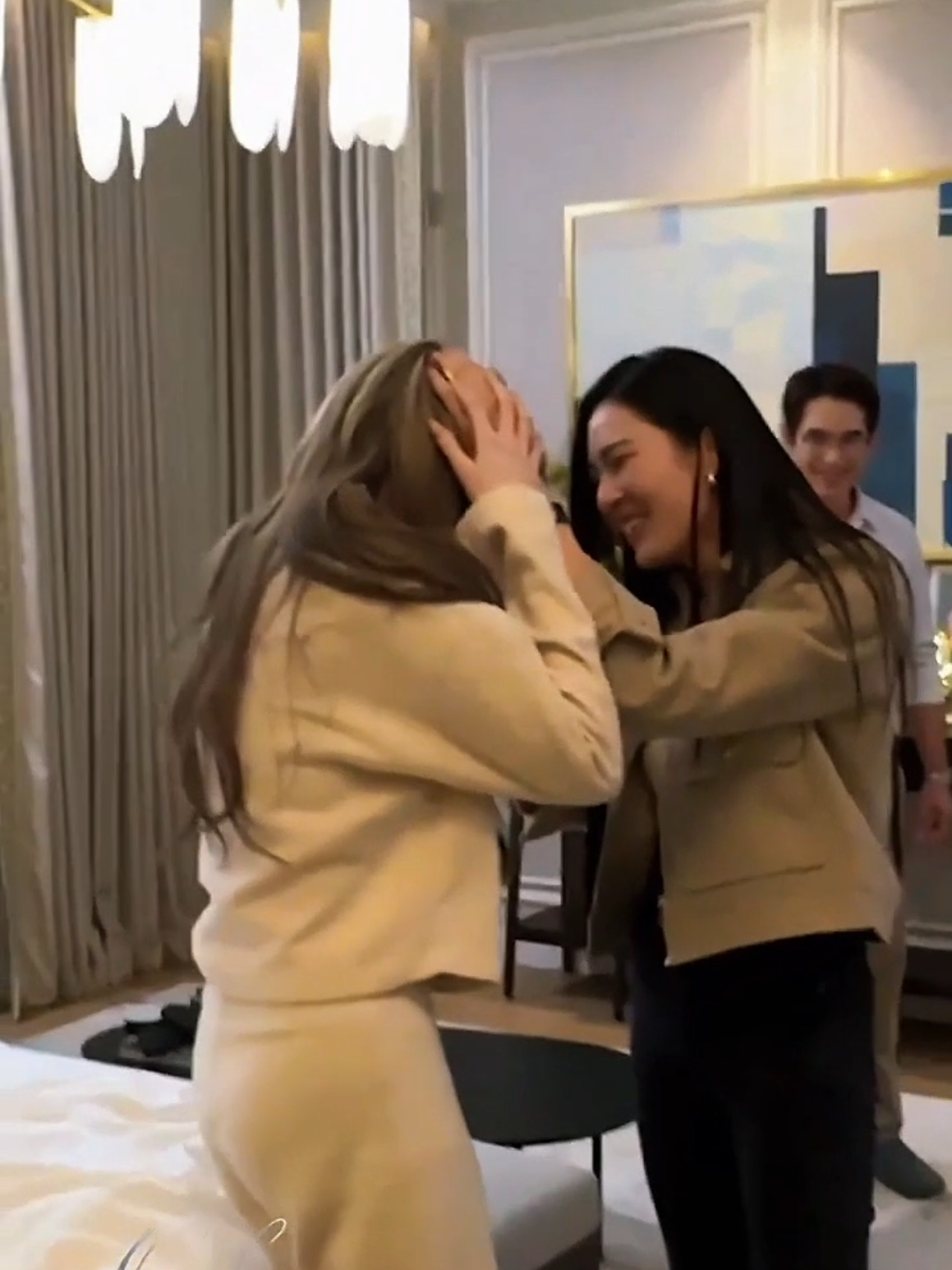 อย่ามายุ่งกับผู้หญิงของฉัน #เพียงเธอep8 #linglingkwong #ormkornnaphat #หลิงออม #LingOrm 