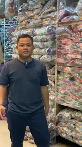 Jualan sandal Swallow? Ini 3 alasannya: Brand terkenal: Gak perlu promosi dari nol, semua orang sudah tahu. Laku terus: Mau hujan atau panas, sandal selalu dicari. Untung besar: Beli harga grosir, jual eceran, cuan pasti tebal. Yuk, langsung ke toko kami di Kendal Payak, depan Indomaret sebelah Mitsui! #bisnis #sandalmurah #grosir #idebisnis #sandaljepit