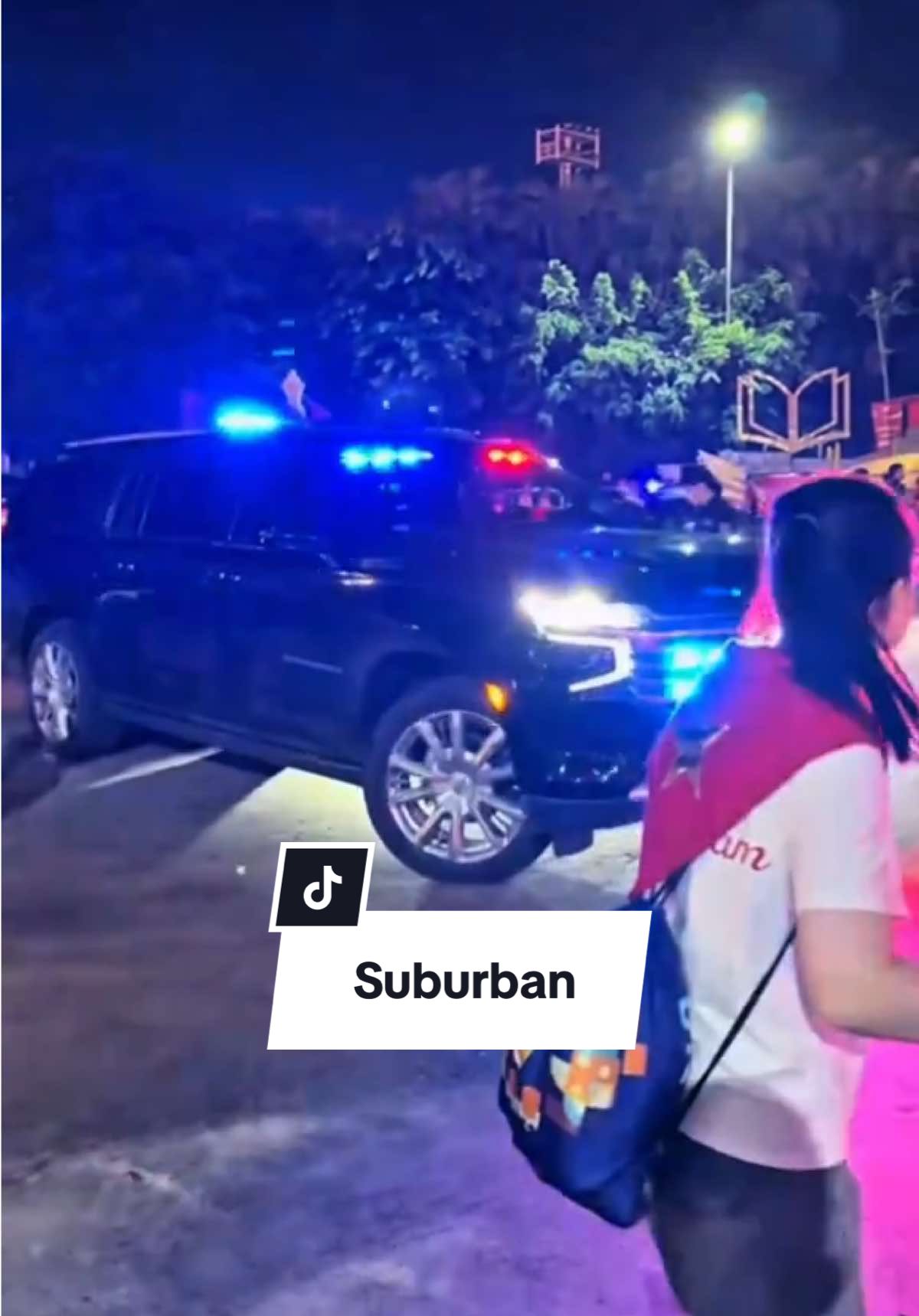 “Su Cóc” này có nên làm nốt gương và bệ bước chân ko các a nhỉ 🤭🤭 - Chevrolet Suburban BTLCV #k01 #suburban #369es #whelen #A80 