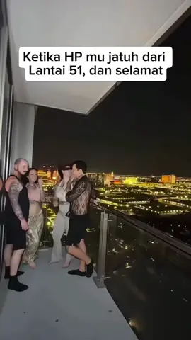 POV: HP jatuh dari lantai 51 📱💨 Tapi selamat… soalnya jatuhnya di Butik Cakochiku – Jelutung Jambi 🛍️✨ Daripada rusakin HP, mending rusakin saldo aja buat beli outfit baru 😎👗 📍 Simpang Puncak, Jelutung – Kota Jambi 🕙 10.00 – 19.00 WIB #POVCakochiku #CakochikuJambi #ButikJambi #OOTDJambi #FashionJambi 