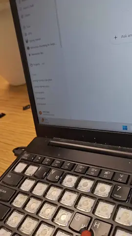 שתילת הצבע האדום בראשו של הצ'אט ג'י פי טי 32 פעמים רצוף מתוך אדום או שחור, זאת אומרת שהסיכוי לכך הוא אחד ל-2³² שזה 429496796 אם זה באמת היה 50/50, הרבה יותר קל לשתול לו מחשבות מאשר לשתול מחשבות בראשם של בני האדם