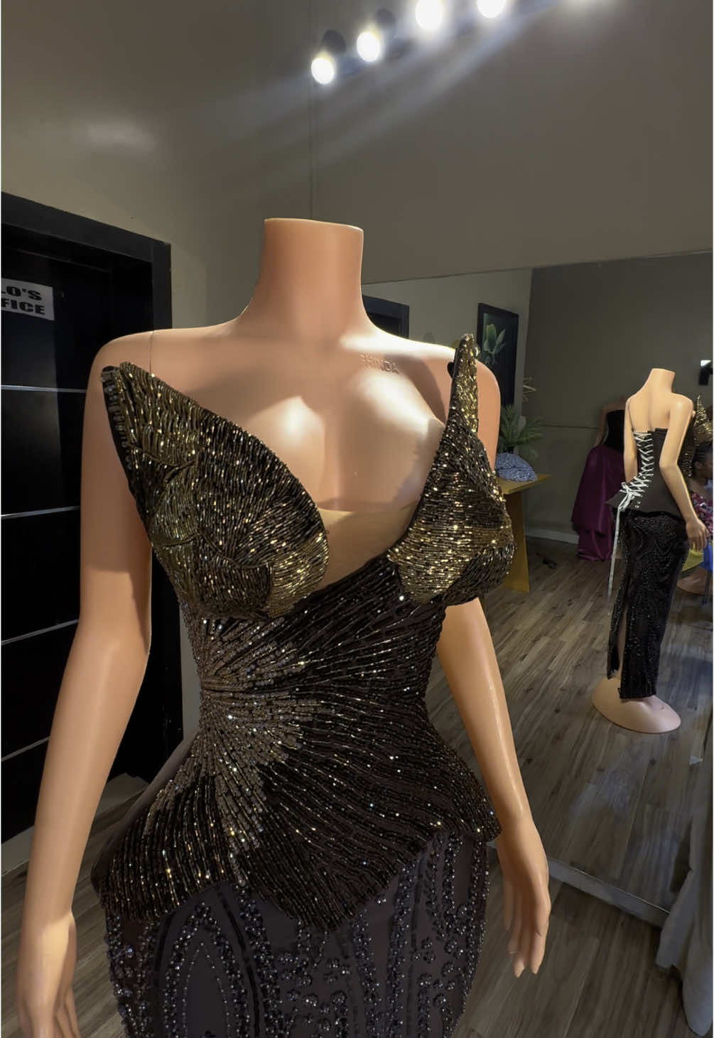 #wealthatelier #olamiherself #olamigenztailor #smallbusinessownerontiktok #ibadanfashiondesigners #fashiondesignerinibadan #lagosfashiondesigner #nigeriafashiondesigner #tiktokfashiondesigner #fashiondesignerdresses #fashiondesignerinlagos #smallbusinessownerinnigeria #asoebistyles #fashiondesignerontiktok #unboxwithme 