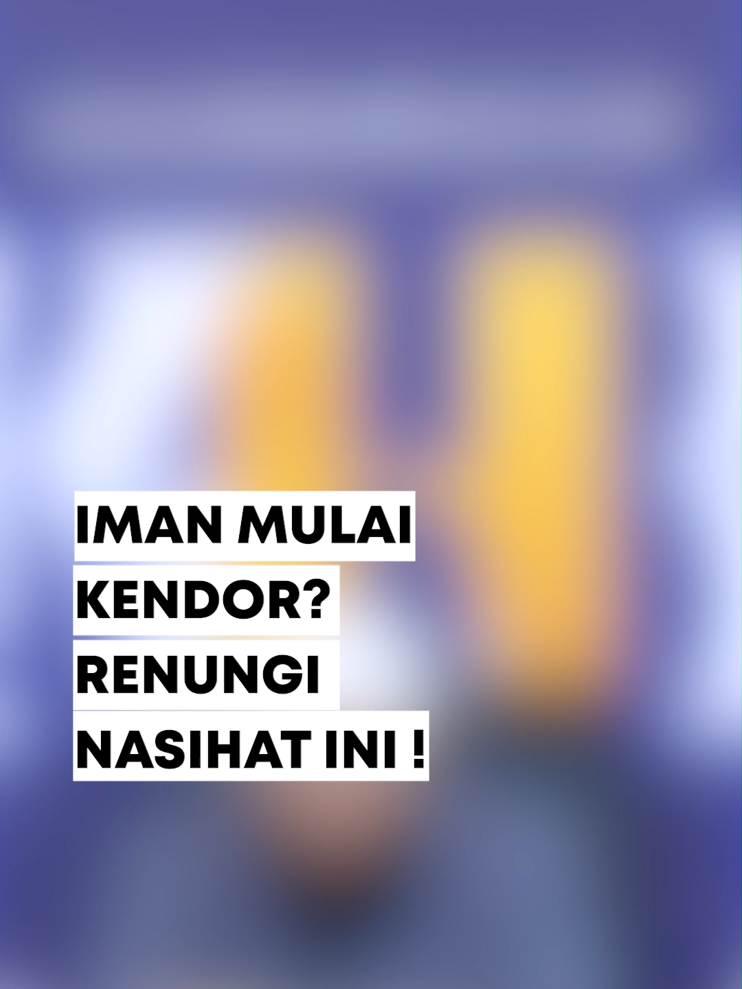 ▶️ IMAN MULAI KENDOR? RENUNGI NASIHAT INI! Setiap orang beriman pasti pernah mengalami naik-turun iman. Ada masanya semangat ibadah begitu tinggi, namun ada pula masanya hati terasa malas, lelah, dan jenuh. Itu adalah hal yang wajar, tapi Rasulullah ﷺ memberikan nasihat agar kita tidak salah langkah ketika berada di fase itu. Rasulullah ﷺ bersabda yang artinya: “Setiap amal itu ada masa semangat dan ada masa malasnya. Siapa yang rasa malasnya malah menjerumuskan pada bid’ah, maka ia sungguh telah sesat. Namun siapa yang rasa malasnya masih di atas ajaran Rasul, maka dialah yang mendapat petunjuk.” (HR Ahmad 5: 409). Artinya, ketika semangat kita menurun, tetaplah berada di jalur sunnah. Jangan mencari jalan yang menyimpang, apalagi melampiaskannya dengan hal-hal yang Allah larang. Dari Abu ‘Amr, ada yang menyebut pula Abu ‘Amrah, Sufyan bin ‘Abdillah radhiyallahu ‘anhu, ia berkata: قُلْتُ يَارَسُوْلَ اللهِ قُلْ لِيْ فِي الإِسْلامِ قَوْلاً لاَ أَسْأَلُ عَنْهُ أَحَدَاً غَيْرَكَ؟ قَالَ: “قُلْ آمَنْتُ باللهِ ثُمَّ استَقِمْ” “’Aku berkata: Wahai Rasulullah katakanlah kepadaku suatu perkataan dalam Islam yang aku tidak perlu bertanya tentangnya kepada seorang pun selainmu.’ Beliau bersabda, ‘Katakanlah: aku beriman kepada Allah, kemudian istiqamahlah’.” (HR Muslim: 38). Kuncinya jelas bahwa yakini Allah, lalu konsistenlah menjalankan perintah-Nya, menjauhi larangan-Nya, dan tetap teguh di jalan kebenaran. Kalau iman mulai terasa kendor, jangan berhenti beribadah, jangan pula mencari jalan yang salah. Tetaplah berpegang pada sunnah, perbanyak doa, dan istiqamah dalam kebaikan. Ingat, iman memang naik-turun, tapi yang selamat adalah mereka yang tetap bertahan di jalan yang benar hingga akhir hayat. Allāhu Ta‘ālā a‘lam bishawāb __ ♻️ Silahkan disebarluaskan 🚫 Dilarang menambah dan mengurangi isi poster/video ini tanpa izin #khalidbasalamah #khalidbasalamahofficial #ustadzkhalid #ustadzkhalidbasalamah