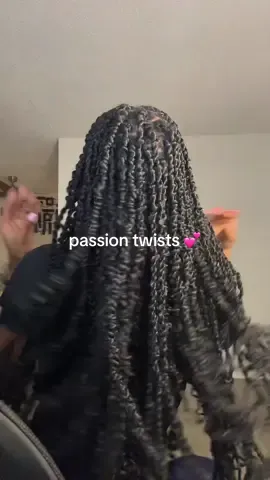 are we feeling the passion twists or what ! 😶#fyp #naturalhair #passiontwists #blacktikok 