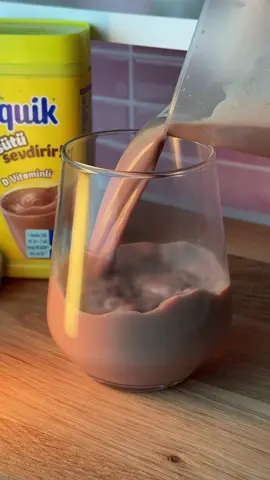 малиновый моккачино☕️🩷 ингредиенты: -какао 2ч ложки  -малиновый сироп 15-20 мл -кофе -горячее разогретое до 60-65’C -взбитые сливки  #coffeetiktok#coffee#autumn 