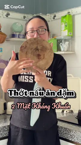 Nấu đồ ăn dặm cho con các mẹ đừng sd thớt gỗ dễ nấm mốc không an toàn đâu nè, nên chuyển qua những dòng thớt nhựa kháng khuẩn cao hơn#phuongmeminhquang #andam #thotkhangkhuan#mebimreview #thothaimat 