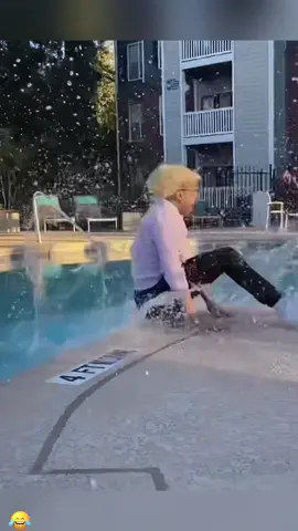 Poor them have fallen into the water again #failure #funnyvideo #fails #water #foryou #end #again #usaq#tiktok 