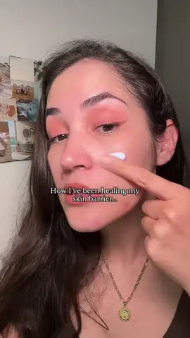 I made a mistake by over exfoliating my skin and it paid the price.. but THIS product has been SAVING my skin! I am not even joking. I NEVER want to run out! Holy grail! 🙌🏼 #molecularmesh #skinbarrier #skinhealing #tiktokshoprestock #tiktokshopbacktoschool 