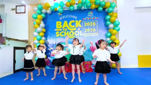 Dance: Cheri Cheri Lady #hoatrangnguyen #dance #chericherilady #mamnon #giaoducmamnon 