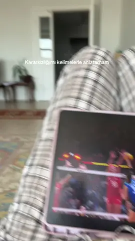 Bi maç izleyesimiz geldi onda da iki maçın saatleri çakıştı…  #türkiye #onikidevadam #fileninsultanları #maç #keşfet 