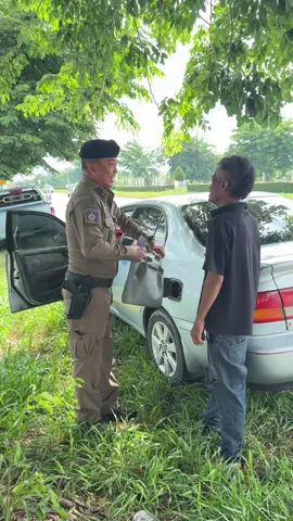 #ชีวิตต้องสู้ พี่ภูมินทร์ อยู่กาญจนบุรี ไปหางานที่ลพบุรี งานก็ไม่ได้ เงินหมด น้ำมันก็หมด ขอเป็นกำลังใจให้ครับ สู้ๆ✌️✌️✌️ #ตำรวจไทยหัวใจประชาชน #ตำรวจช่วยชุมนุม #สุพรรณบุรี #สารวัตรนาวิน