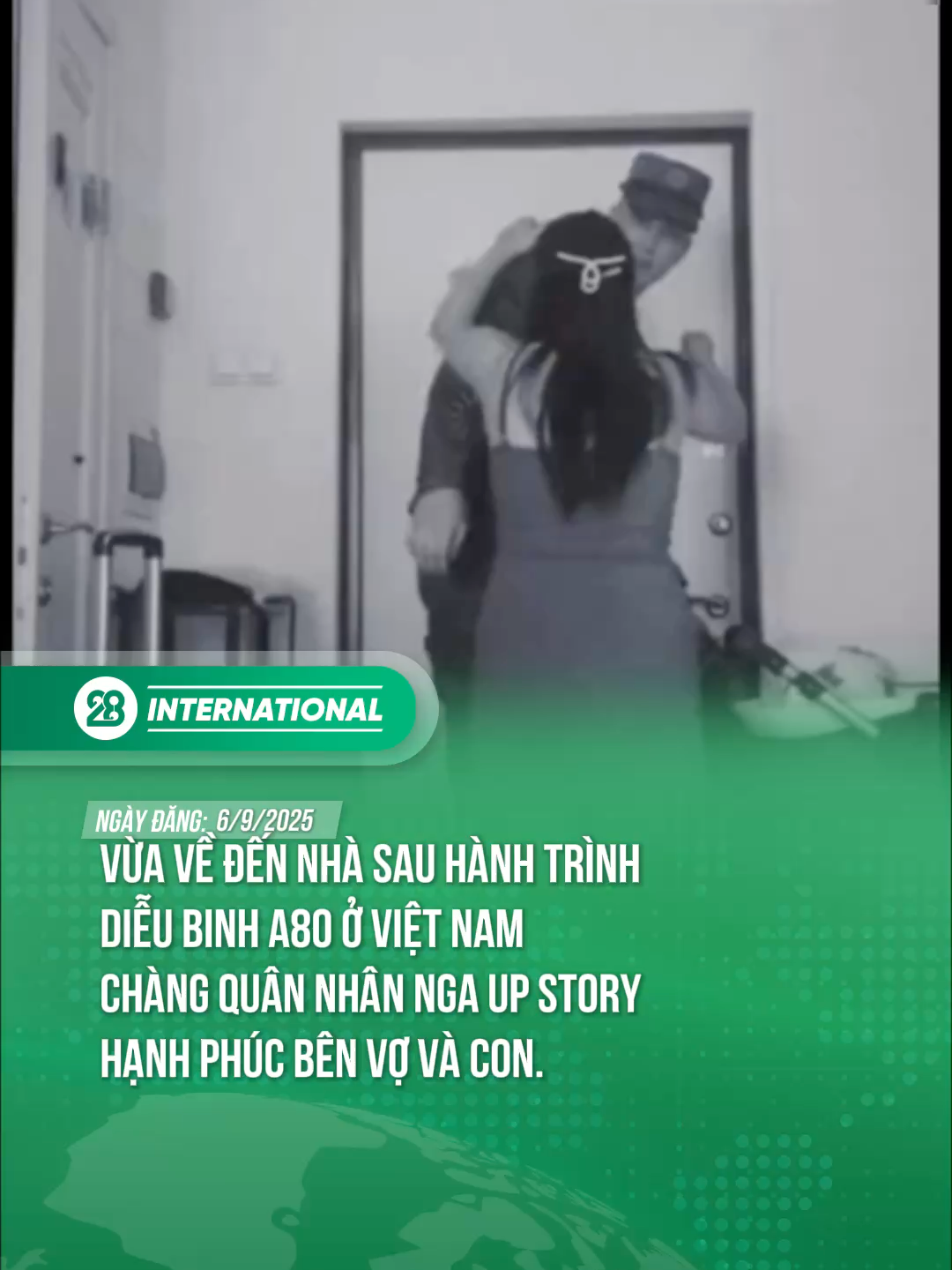 Vừa về đến nhà sau hành trình diễu binh A80 ở Việt Nam, chàng quân nhân nga up story hạnh phúc bên vợ và con. #theanh28news #TikTokNews #trending