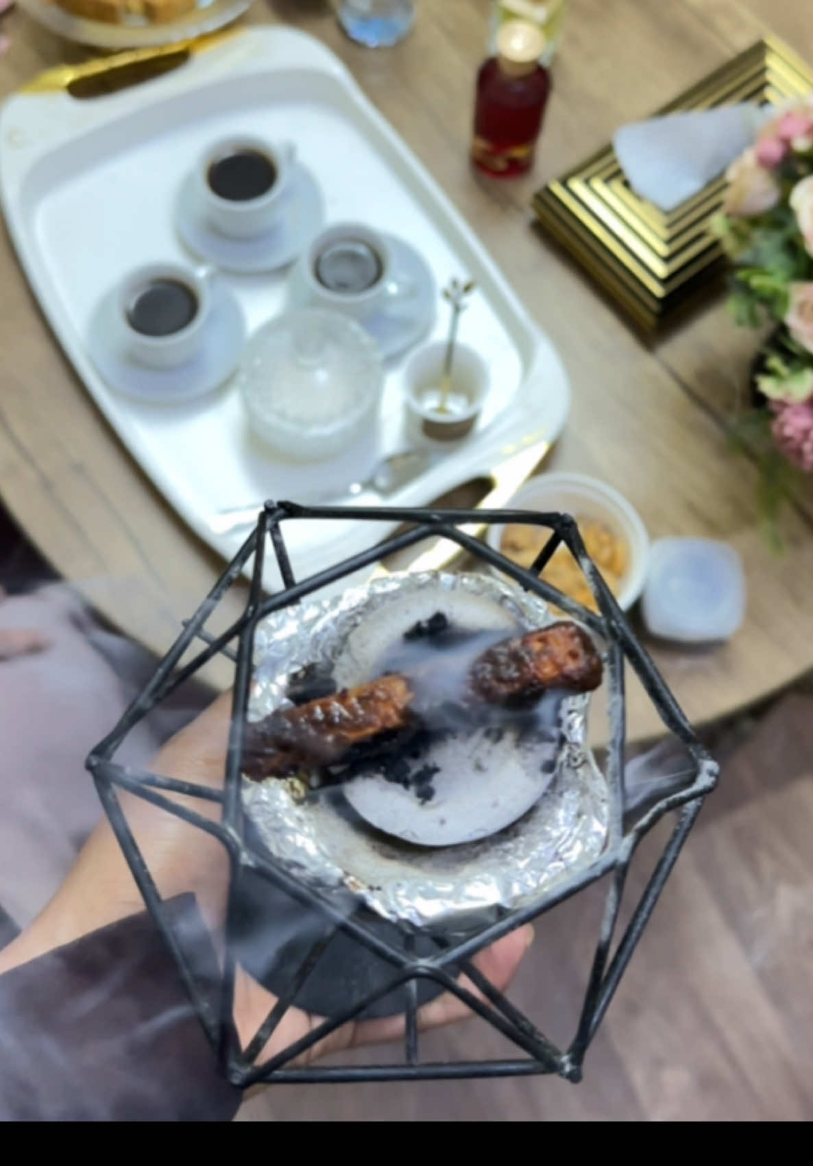 ملاقاة الاصحاب ضروريات اكتر من انها تكون رفاهيات☕️❤️ الاصحاب مكسبنا الاول ❤️😌 @jojo Ahmed @Zoza🤍 @mathani... 