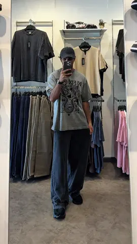 eutopia signature straight leg sweats! -360GSM -Distressed look -Oversized, Wide leg fit these be running out, cop them asap☝️ #threadstreet #fyp #sweats #colombo #srilanka 