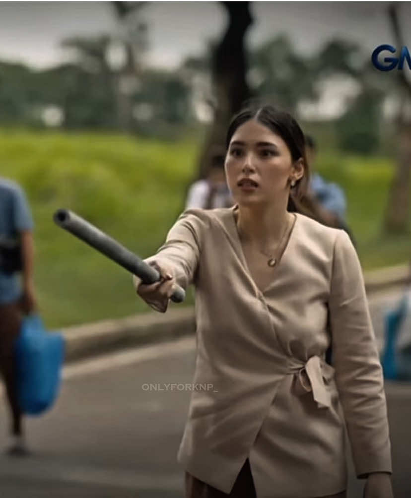We can’t really deny that her acting is truly PHENOMENAL— her gaze, tone, and subtle expressions carried the pain. SOAFER GALING TALAGA NG ISANG KYLIE PADILLA😭🙌🏻   @Kylie Padilla ☽◯☾ #kyliepadilla #GINA #myfatherswife #fyp 