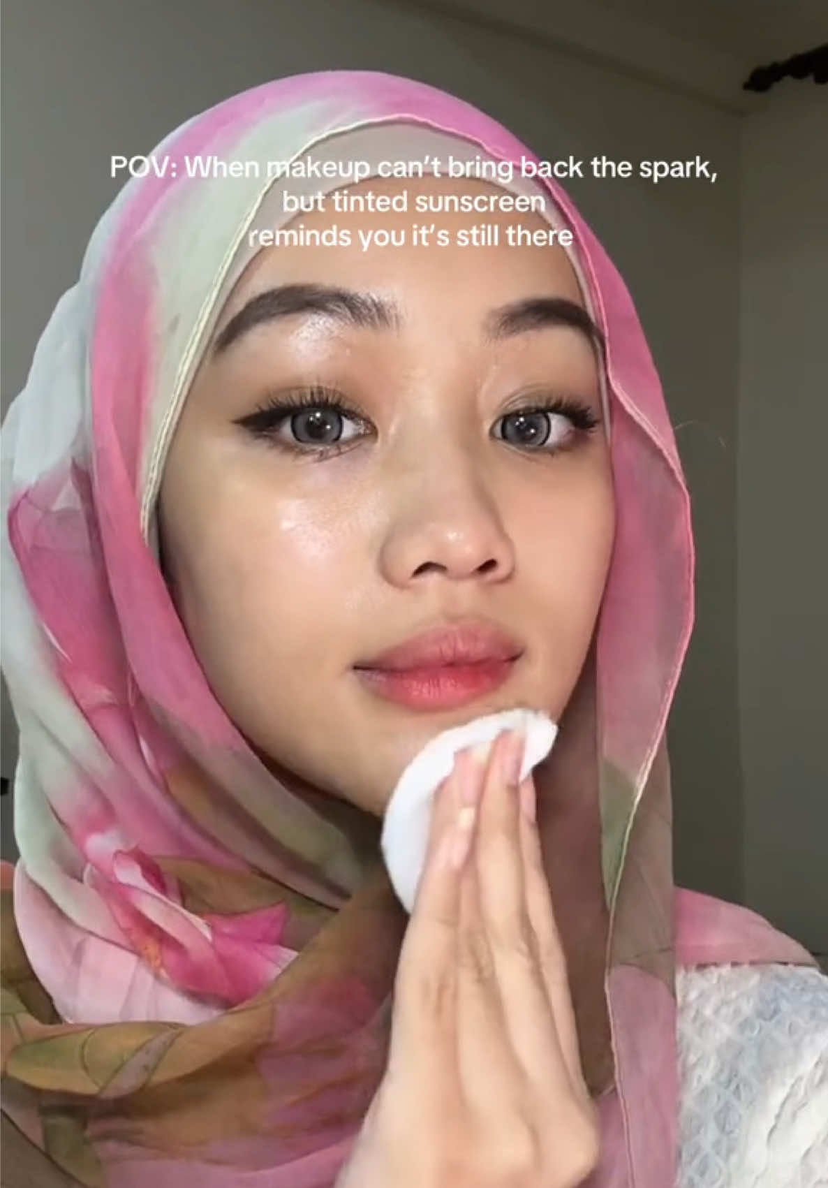 When makeup feels heavy but this tinted sunscreen brings back the glow ✨💛 #sunbare #skincare #sunscreen #fyp #sunbaresunscreen 