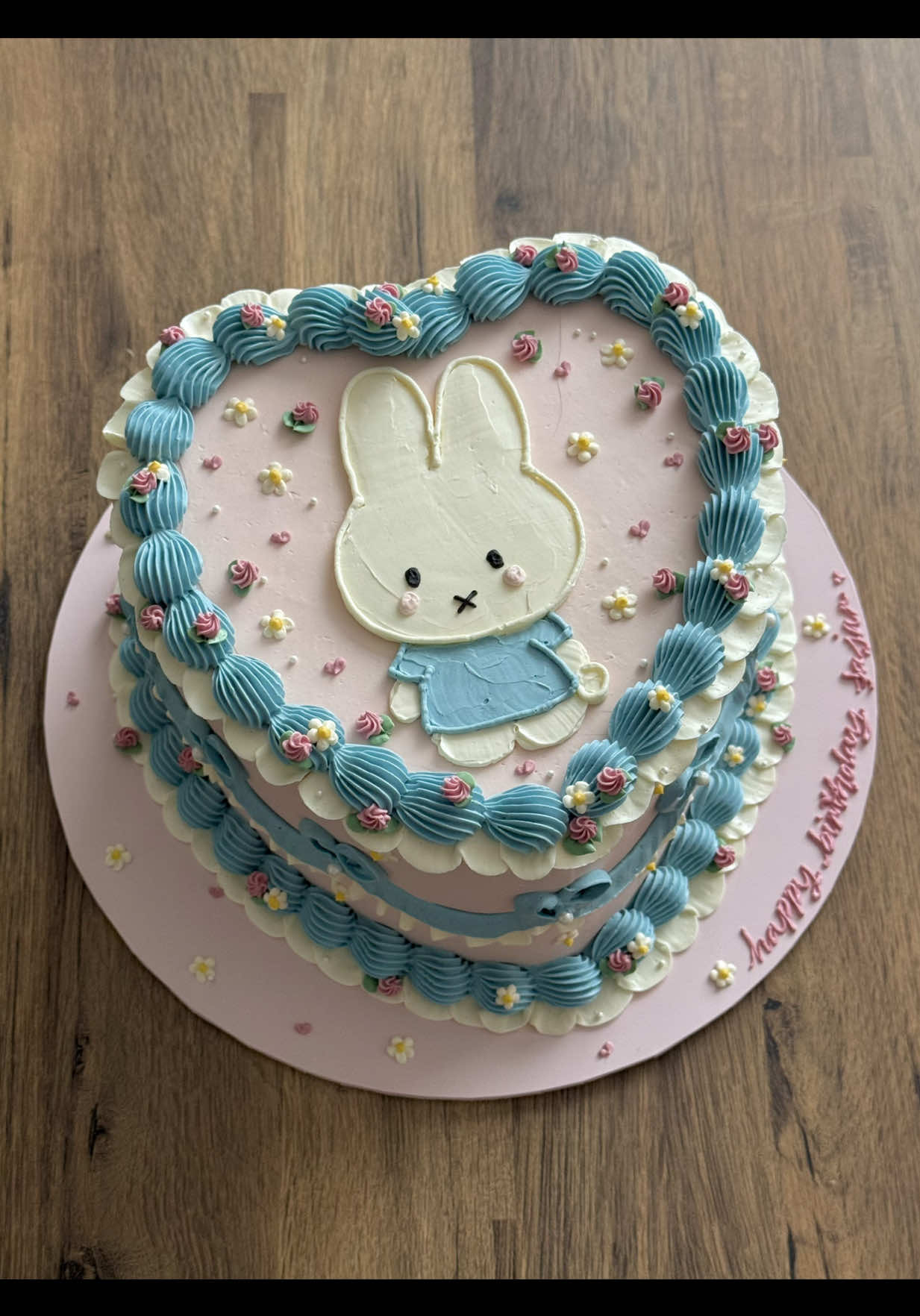 Decorate a MIFFY themed cake with me🥹🐰🩵🌸🌷🌱 DC: kitchenprincess21 (Instagram) #miffycake #miffy #vintagecakes #cakedecorating #fyp 