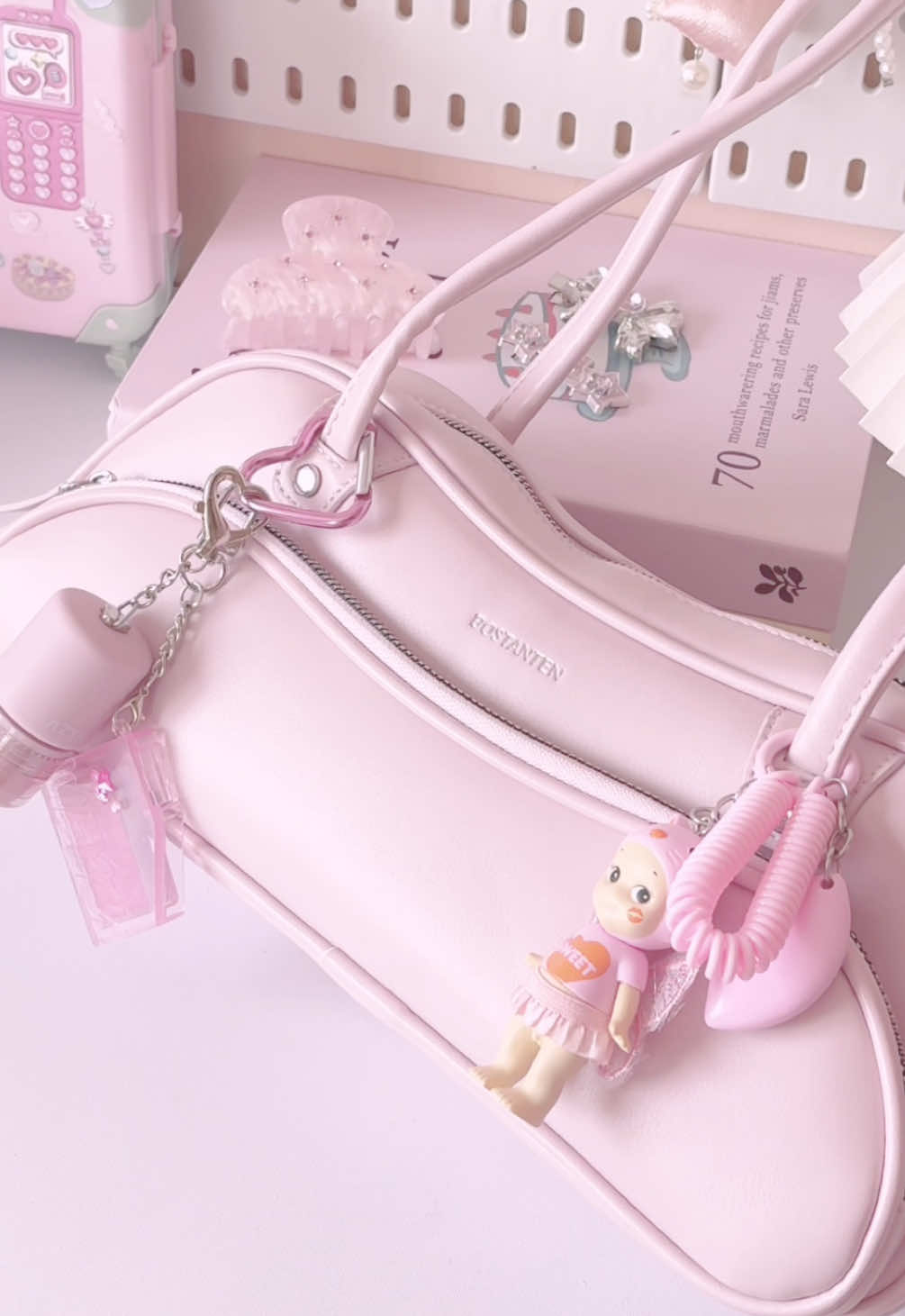 in love with @Bostanten's new bowling bag in pink 🎀🍥🫧 #bostantenbag #bowlingbag #pinkbag #bagrecos #fyp 