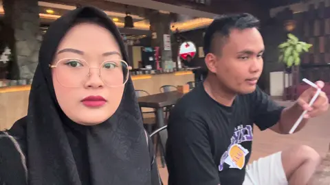 Ranting makanan enak kok Kwetiau 4/5 Pizza 3/5 (karena rasanya kayak ada kemangi nya)  Milkshake 4/5  Jus buah naga 4/5 