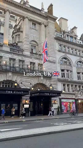 absolutely stunning place, this is London baby! 🇬🇧 #london #unitedkingdom #british #uk #fyp 