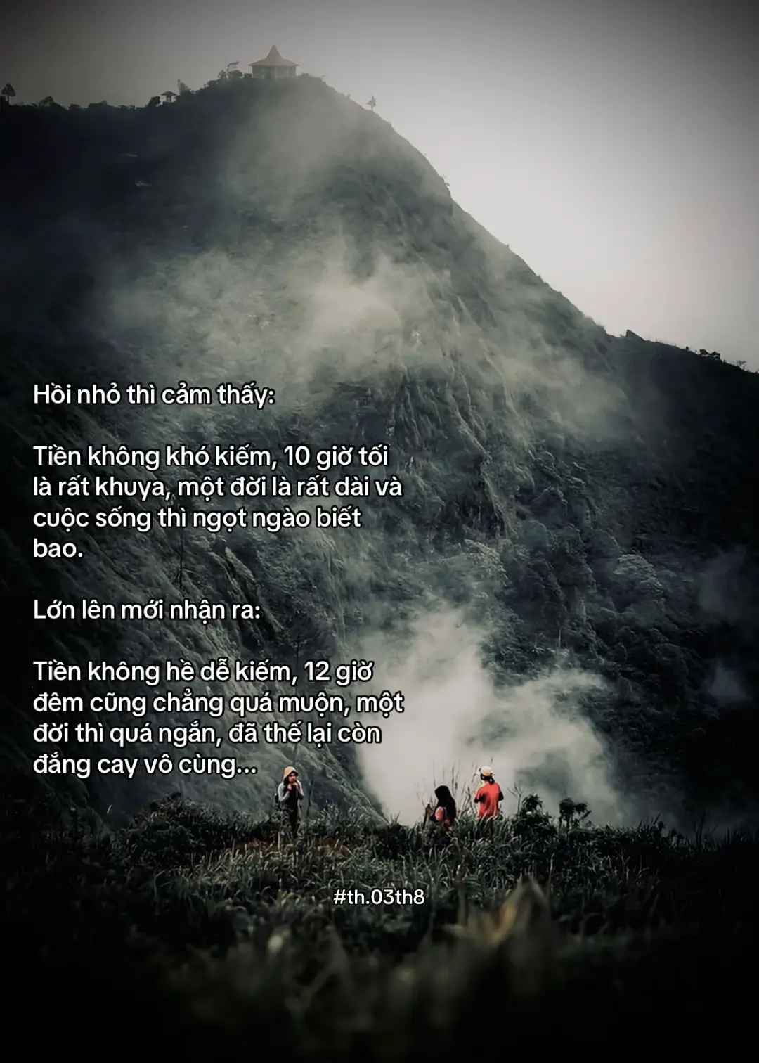 小时候觉得： 钱不难赚，晚上10点 很晚，人生很长， 生活很甜蜜。 长大后，我明白了： 钱不容易赚，晚上12点 不算太晚，人生 太短，而且， 还极其苦涩……#tanh08_ #tamtrang #story #sttdoi 