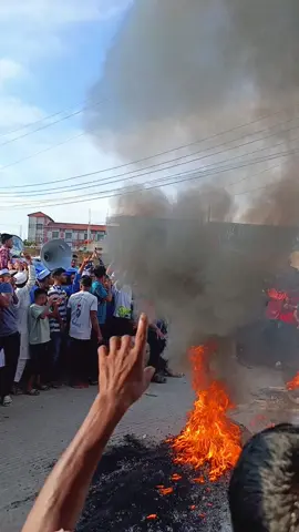 ২৪ ঘন্টার ভিতরে মাওলান মুসতাক আহমদ গাজীনগরীর খুনির ফাসির দাবিতে আম জনতার মানব বন্দন 😪😪