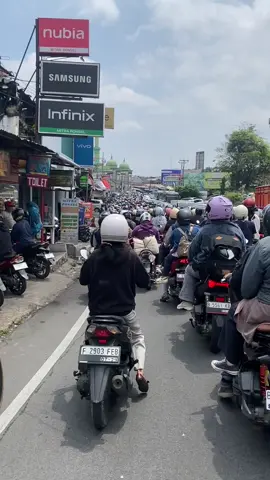Puncak sore tadi 😂 #puncak #cisarua #bogor #macet 