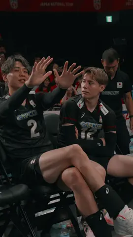 #エムットマッチ2025 Powered by MUFGバレーボール男子世界選手権壮行試合 🏐 試合終了直後から、 次の試合に向けて話し合う選手たち🔥 明日のイタリア戦、全員で勝利を目指します。 #バレーボール男子日本代表 #明日は地上波TBS系列生中継 #UNEXTで全試合生配信