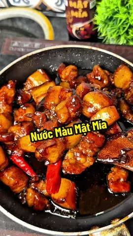 Ai mà không biết thắng nước màu thì mua thử chai này về đi nè. Kho cá kho thịt nó lên màu đẹp dữ thần luôn á 😀. #tiktokfood #comtuinau #nuocmaumatmia 