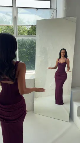 You know the dress did its thing when this is the reaction 👀😍 #marsthelabel #marsthelabeltiktok #marsthelabeloutfit #marsthelabelgirl #marsthelabeldress 
