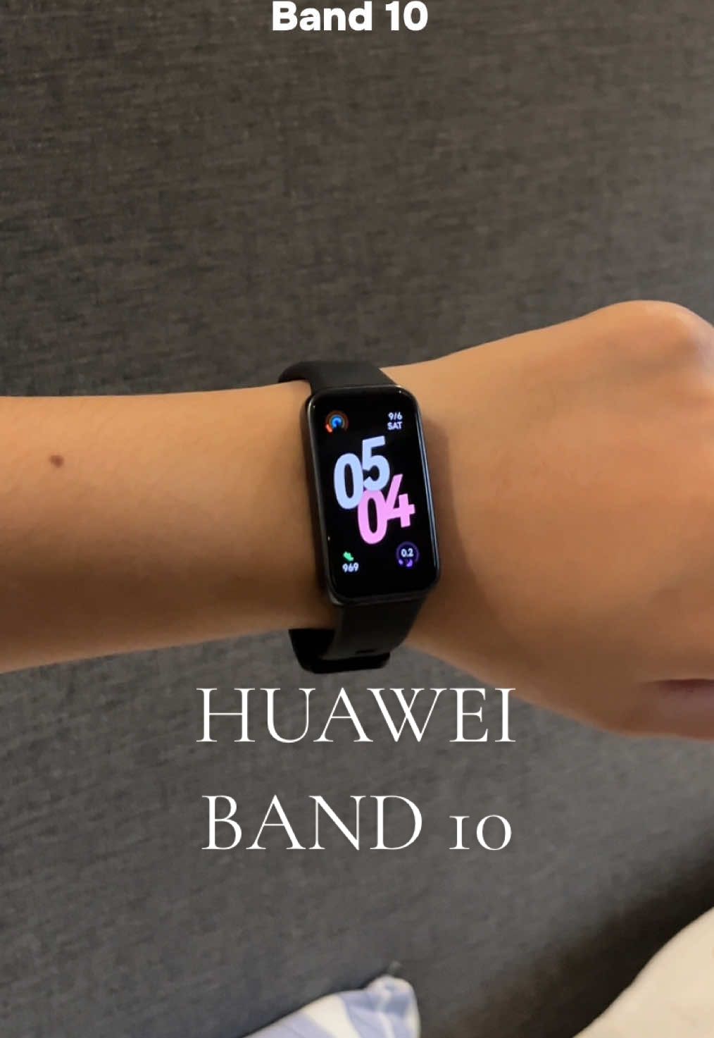 style meets smart! 😍 #huawei #huaweiband10 #smartwatch #watch #fyp 