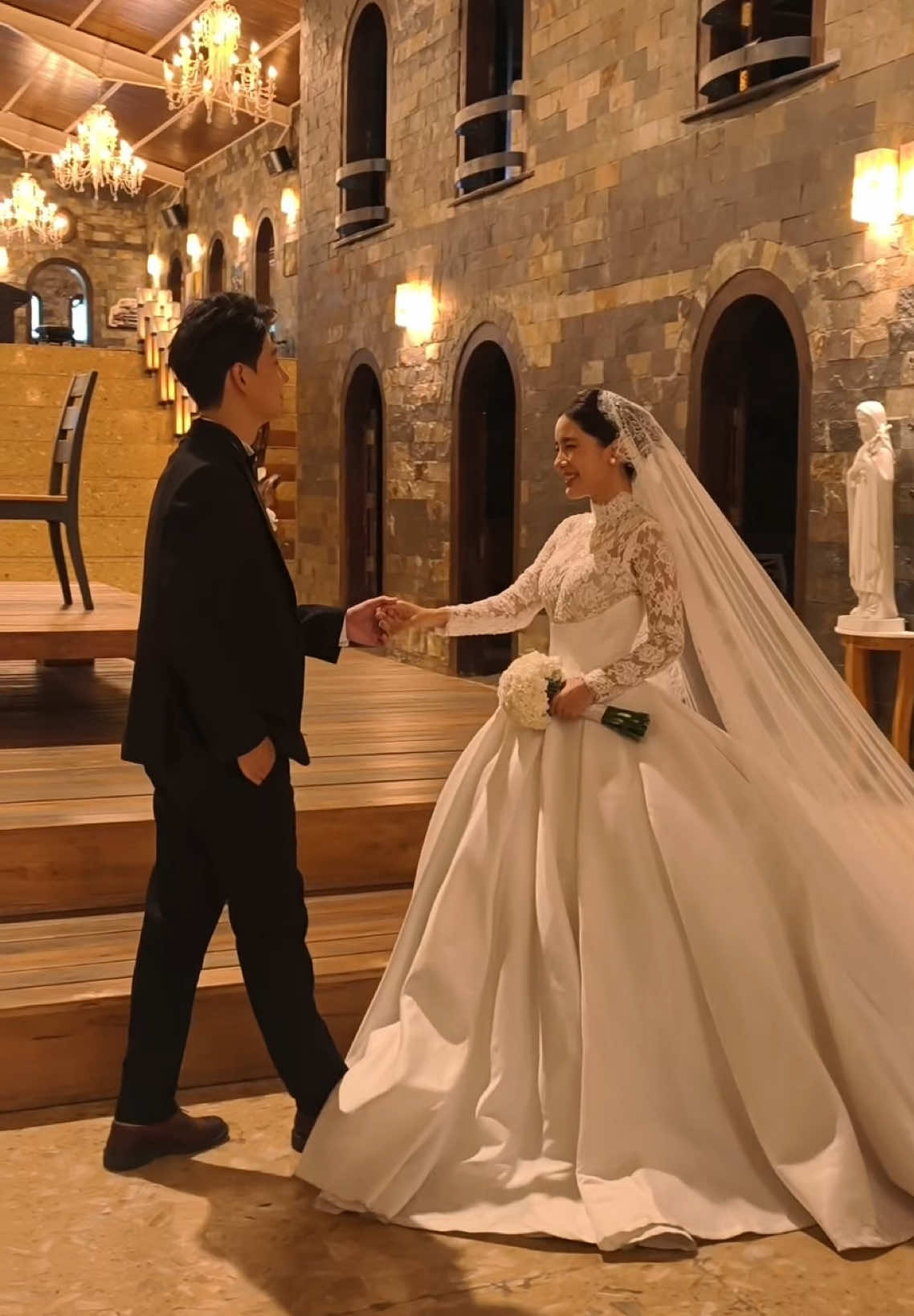 “Mười dặm hoa đào nở, chỉ lấy một bông hoa… để ở trong lòng” Ảnh cưới pre-wedding cô dâu @Luna & chú rể @Trần Lê Đức ❤️ #BridalCorner #mewna #lunaleduc #preweddingphoto #lunahangtrinh 