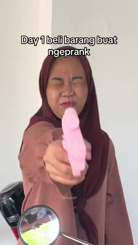 Seru juga ngeprank temen sendiri😂😂 #mainananak #prank #mainanviral #watergun #mainanseru 