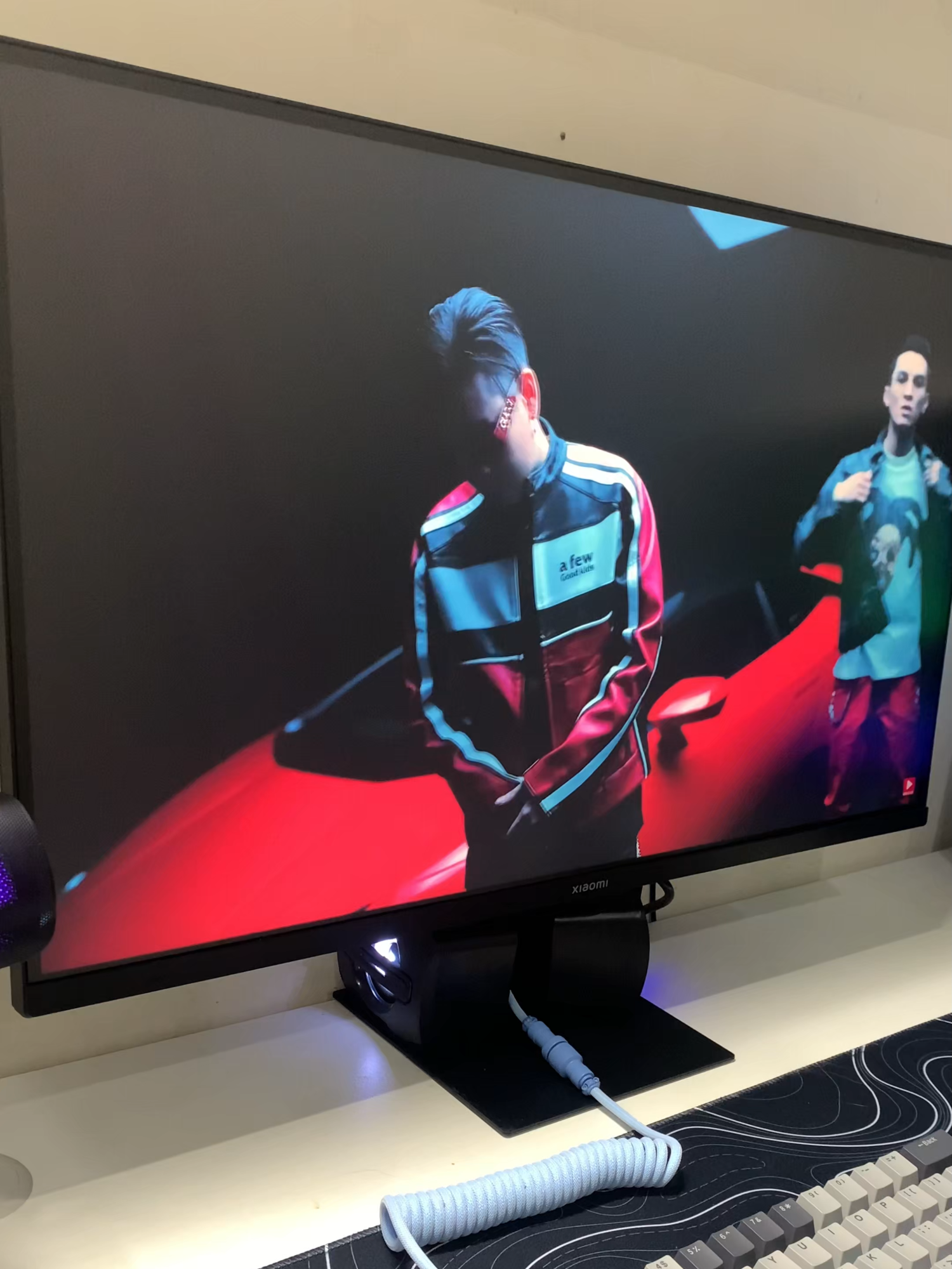 Xiaomi A27Qi 2K – màn hình 27 inch, độ phân giải QHD sắc nét, 100Hz mượt mà, màu chuẩn, viền mỏng hiện đại. Chơi game hay làm việc đều khác biệt rõ rệt! #xiaomia27qi #manhinh2k #reviewgear #gamingmornitor #setupgoclamviec