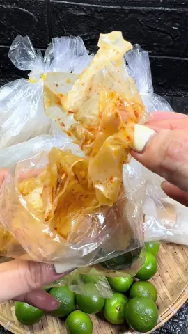 Bánh tráng phơi sương tuổi thơ nè mấy bà#bebaybentre #banhtrangphoisuong #banhtrang#doanvat #ancungtiktok #xuhuong  @BÉ 7 Bến Tre  @BÉ 7 Bến Tre  @BÉ 7 Bến Tre 