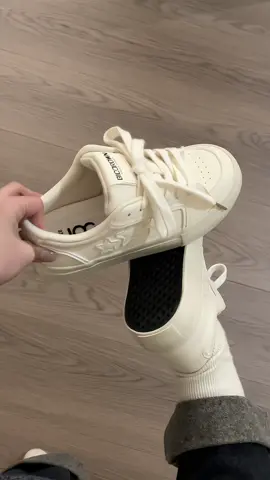 Giày thể thao ba ngôi sao mới #reviewgiaydep #giaysneaker #giaythethao #giaytrang #giaydihoc 