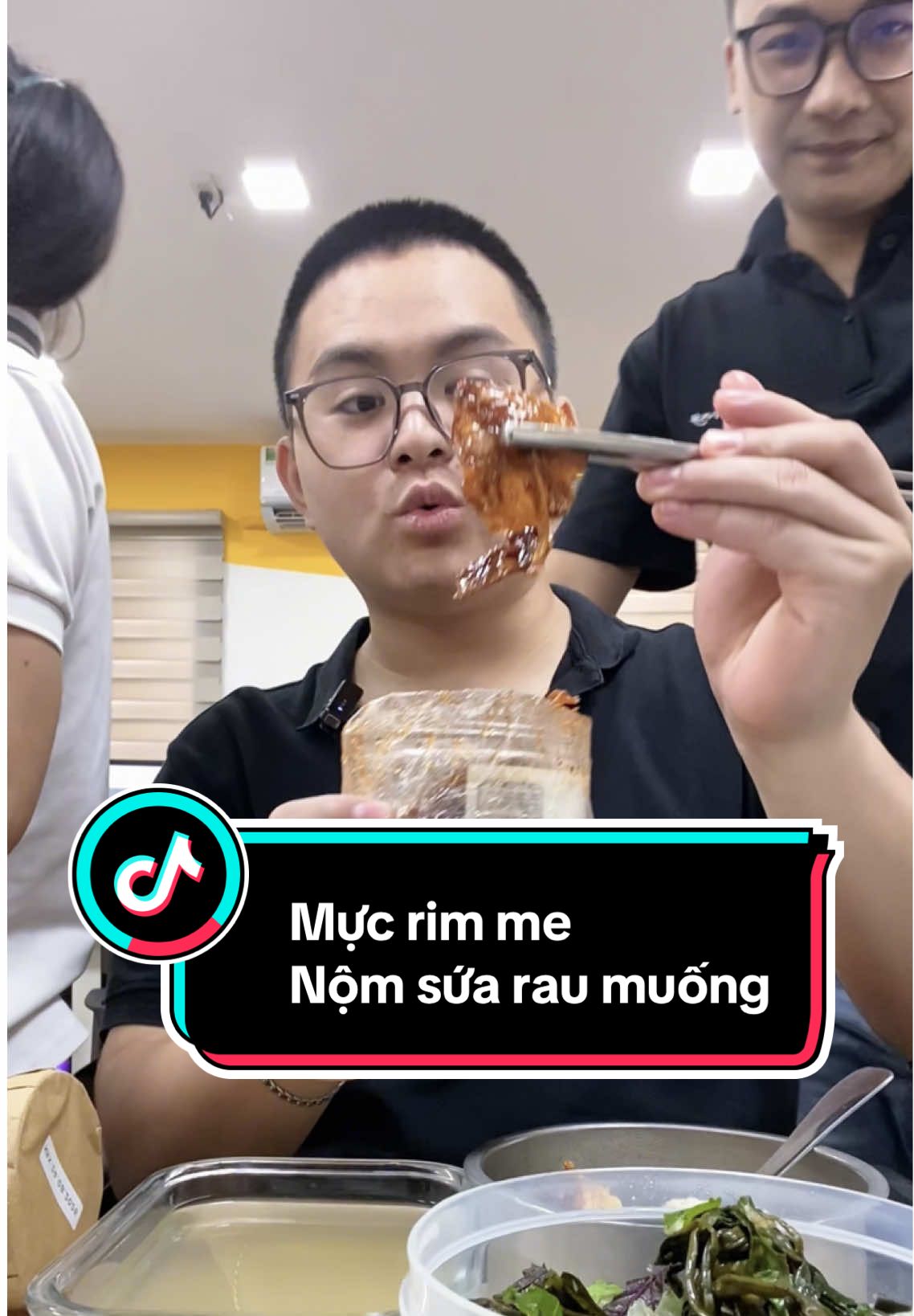Mực rim me rim mủng đẫm sốt ăn với cơm bén thíaaaaa 🤤🤤   #cuong10yen #mukbang #mangcomdilam #comvanphong #dacsanQueViet