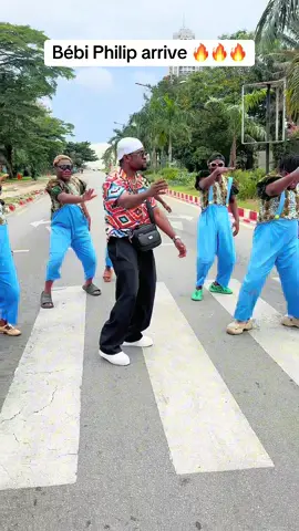 On a contaminé l’artiste 🤩😂🇨🇮 @bebiphilip @ROBOT KPASSE DE BEBI PHILIP 🦁 #tiktokivoire225🇨🇮 #vrail #viral_videos #ivoirien🇨🇮 #grid 