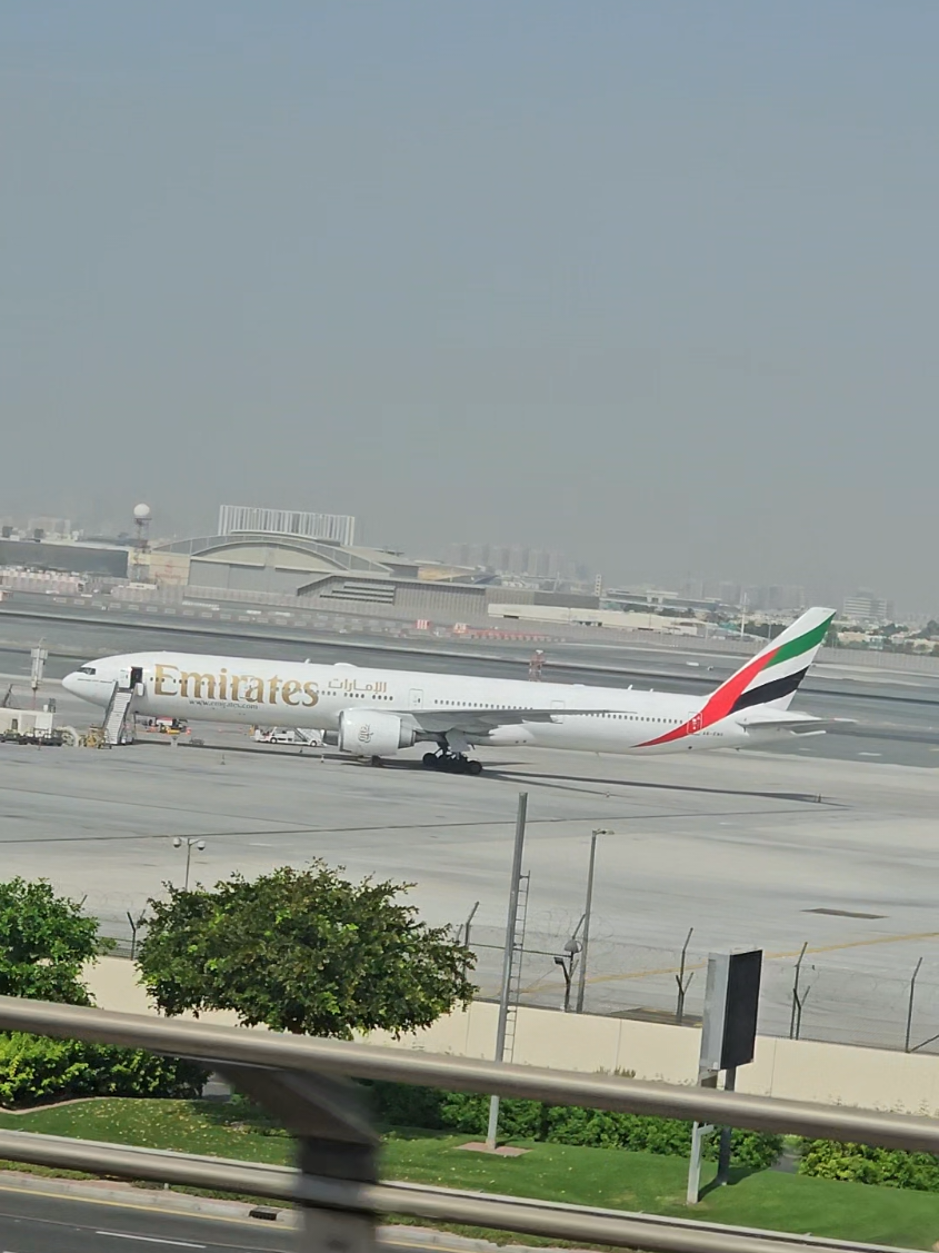 Welcome to Dubai ,Airport view from Dubai metro so beautiful , Emirates Boeing777 #Dubai #dxb #Welcomedubai #Emirates #dubaiairport 