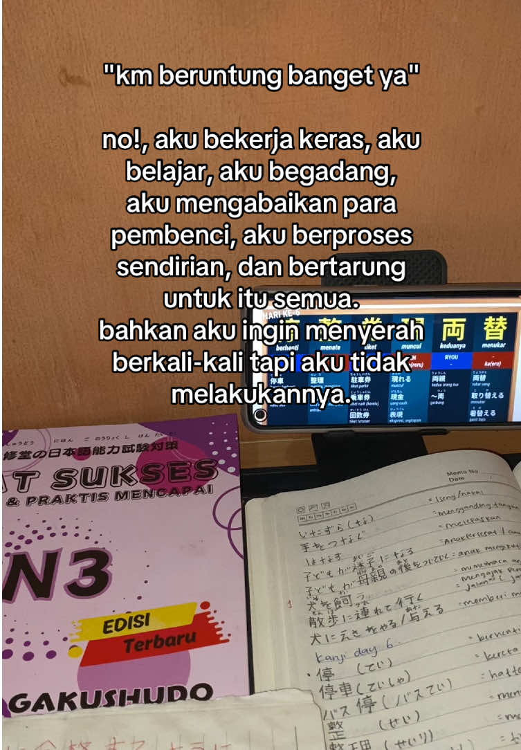 👻:katanya mau ke jepang kok udah lama belum berangkat-berangkat?  