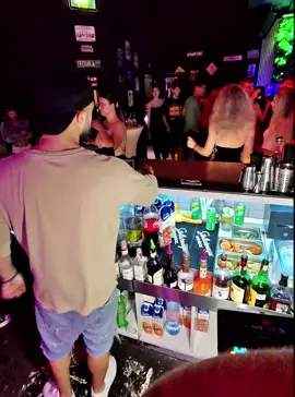 #GlowsClub #drink #iasi #bar #party Bartender's night in a club ! 