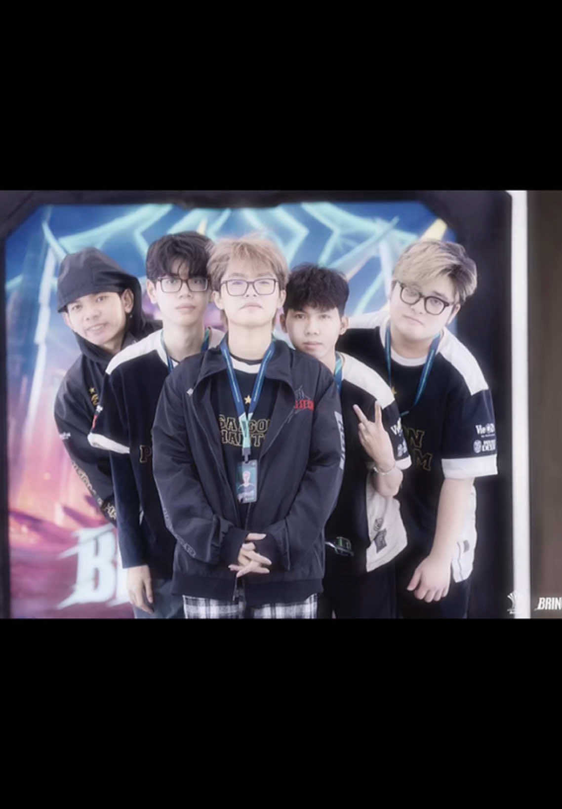 sau này khi 2 cậu khoác lên mình màu áo khác,tớ mong rằng 2 cậu vẫn luôn giữ nụ cười trên môi,luôn vui vẻ và thành công hơn nhé.Hai cậu yên tâm,ở bến đỗ mới,2 cậu sẽ không phải chịu những lời cay đắng như trước,nếu có cũng sẽ ít đi đáng kể.Hứa với các tôm chúng tớ đi,2 cậu phải thật hạnh phúc và tỏa sáng ở môi trường mới nhé,nếu thất bại cũng không sao cả vì chúng tớ vẫn luôn ở đây,nếu có duyên chúng ta sẽ gặp lại nhé❤️‍🩹.#sgpphoenix #sgpkuga #tn1311 #xh #fyp 