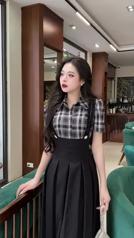 Váy thiết kế cổ đức phối kẻ karo, viền bèo trước. Dáng A xếp ly dài #vaythietke #vaythietkecaocap #vayxinhmoingay🎀 #OOTD 