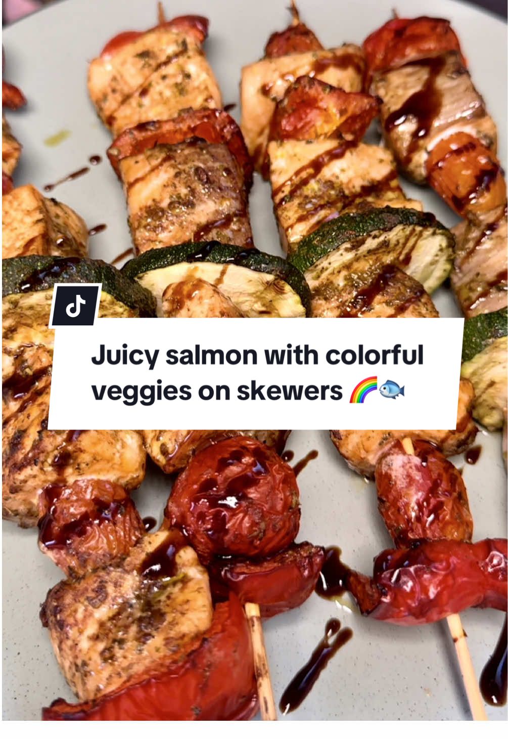 Who needs a grill when you’ve got an air fryer? 😉 Healthy, quick & delicious: salmon veggie skewers 💚 #salmon #healthyfood #gesunderezepte #airfryerfrau #airfryer  