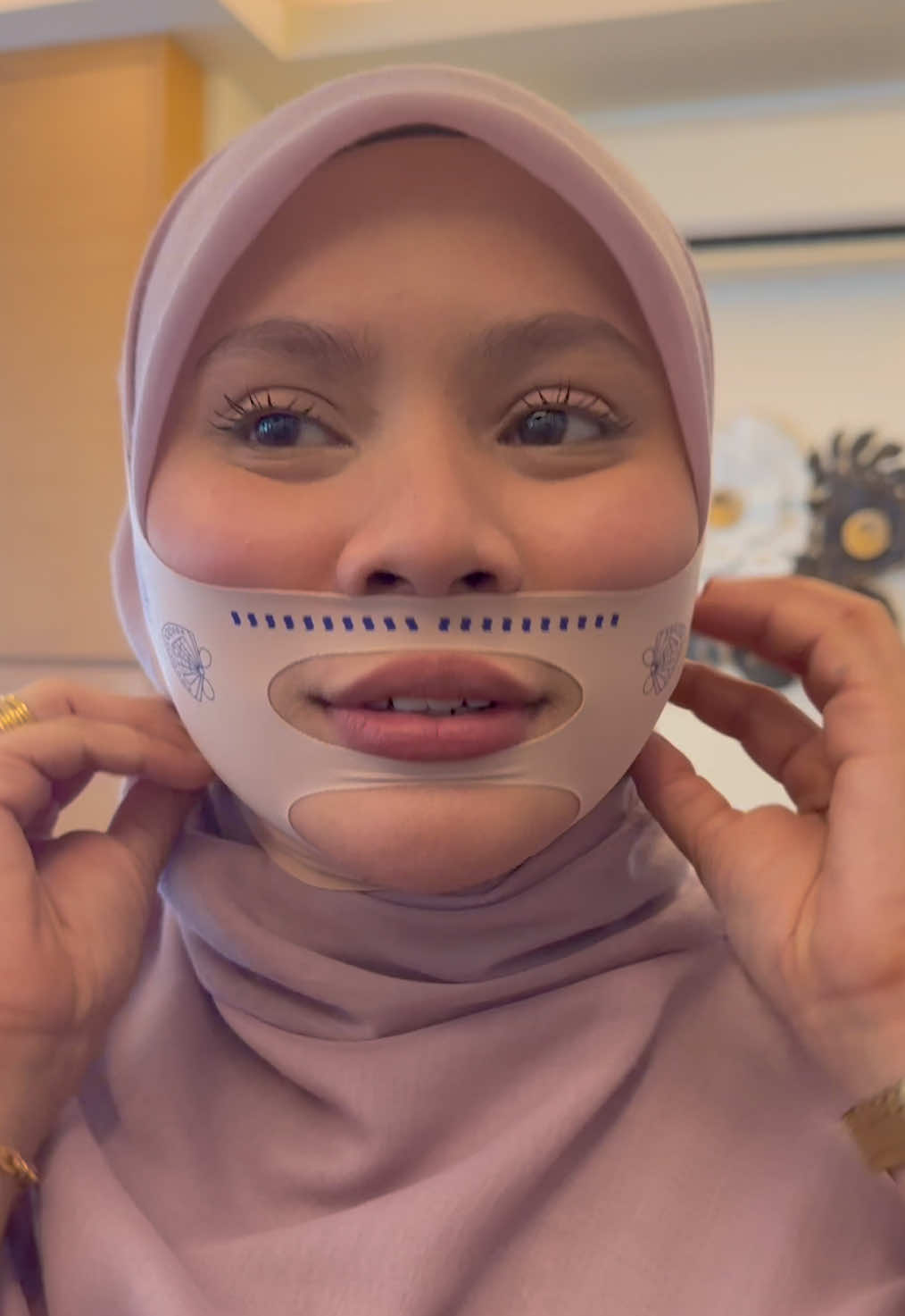 sapa yg pipi chubby2 tu yg nak hilangkan double chin hampa kena pakai v shape mask ni weh 🫵🏻 